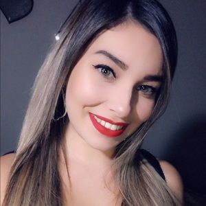 Meet your Posher, Yesenia